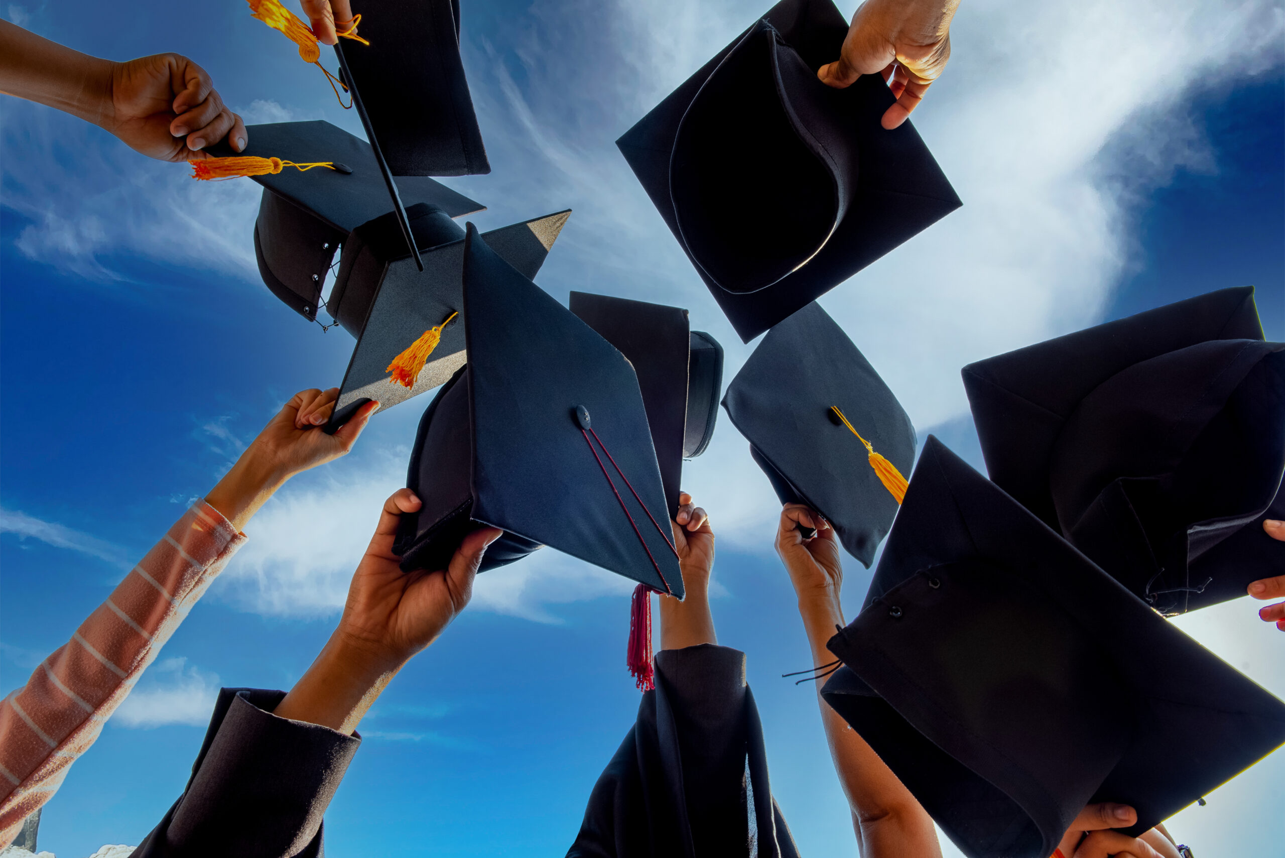 Studenci kończący studia